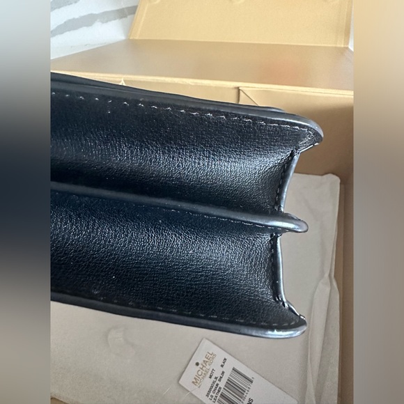 MICHAEL KORS Large Mott Leather Shoulder Bag - Picture 5 of 16